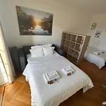 Cosy A Center דירה