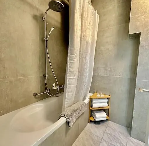 Cosy A Center דירה